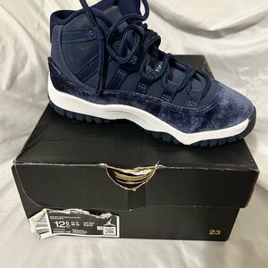 Kids Navy Blue High-Top Basketball Shoes - Brand: